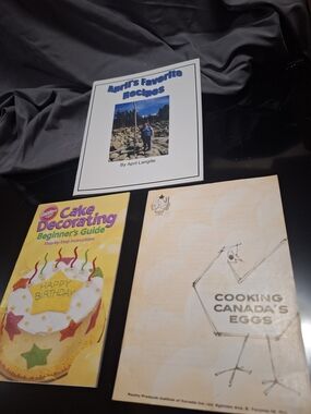 Set of 3 Vintage Recipe & Cake Decorating Booklets - Canada